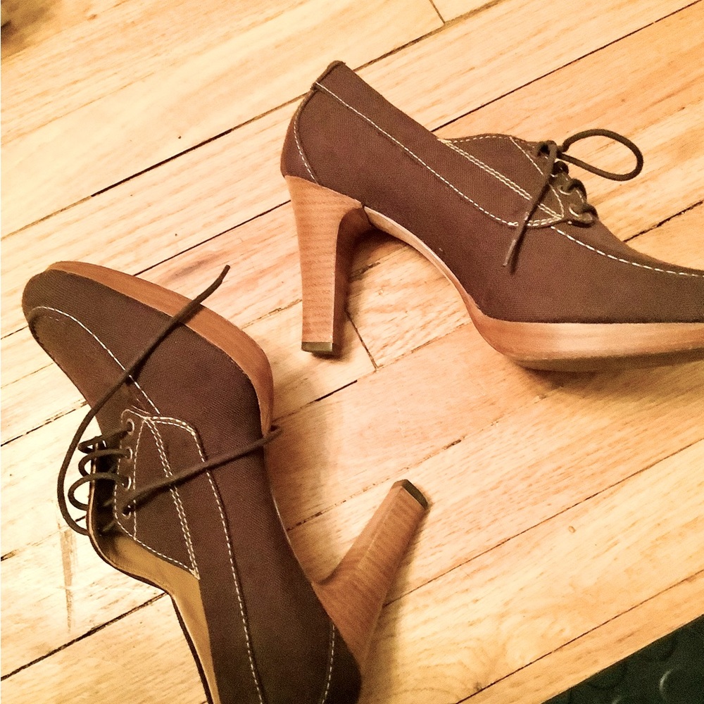 LL Bean brown pumps contrast stitching platform stacked heels size 10